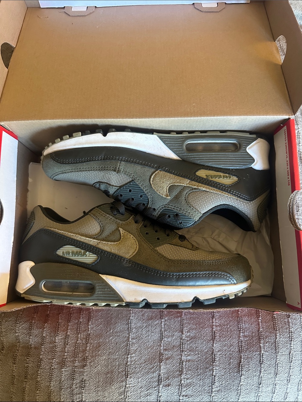 Nike Air Max 90 Olive/Black Low-Top Sneakers